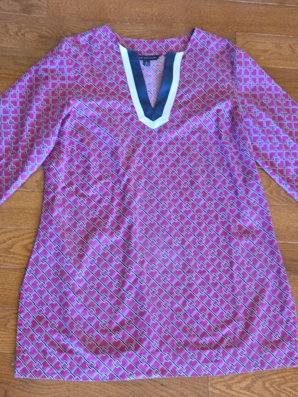 Brooks Brothers Pink Geometric V‑Neck Tunic